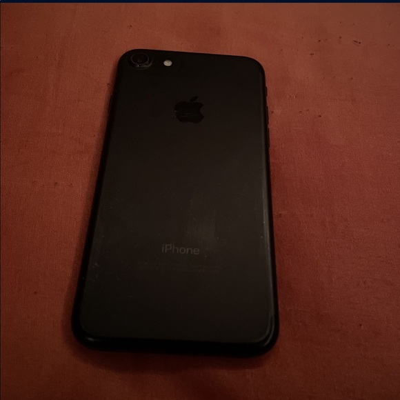 iPhone 8 unlocked no cracks